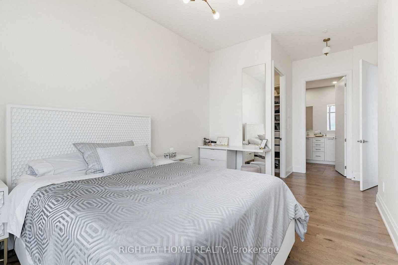 2480 Prince Michael Drive • #PH08 • Oakville, ON photo 18