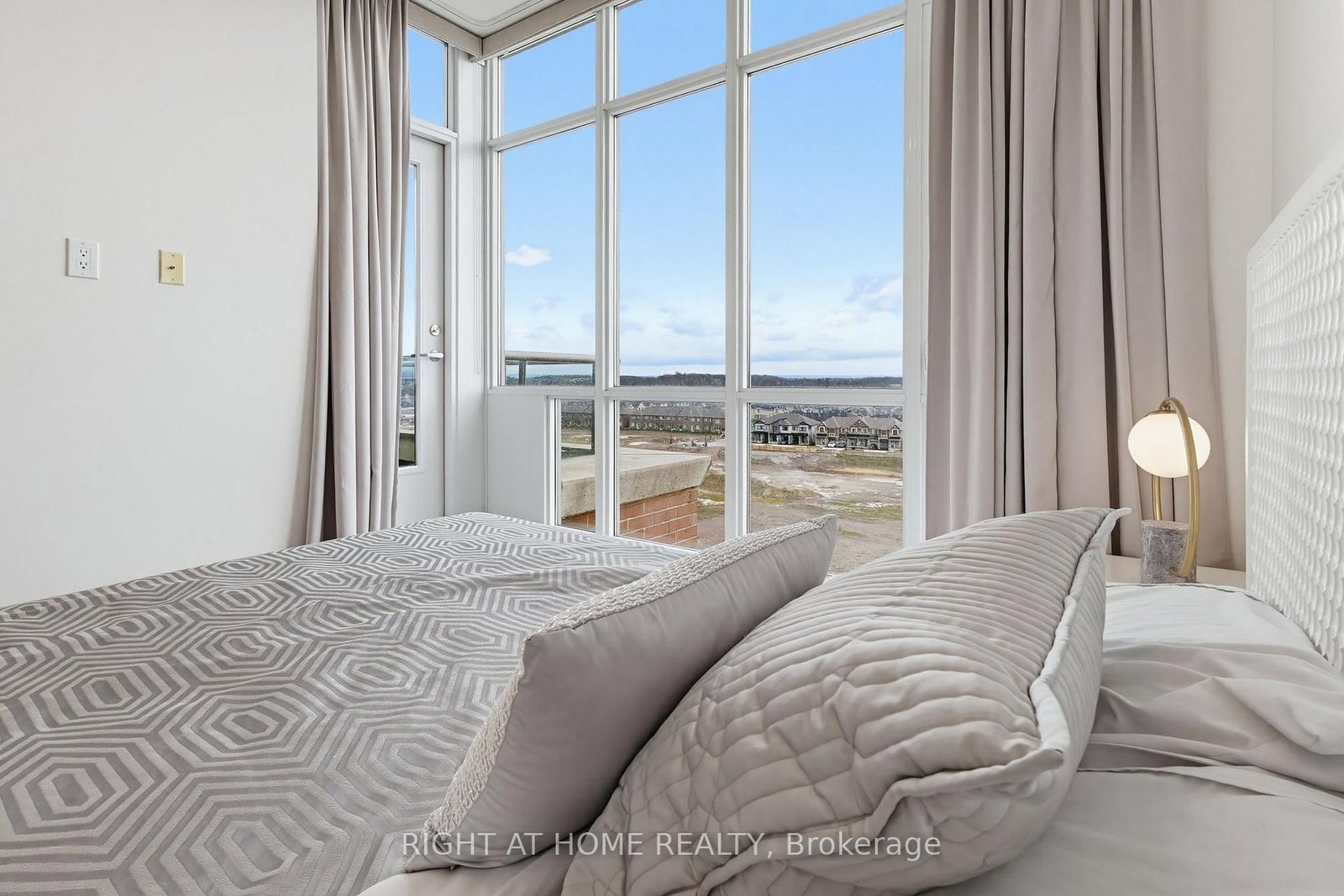2480 Prince Michael Drive • #PH08 • Oakville, ON photo 19