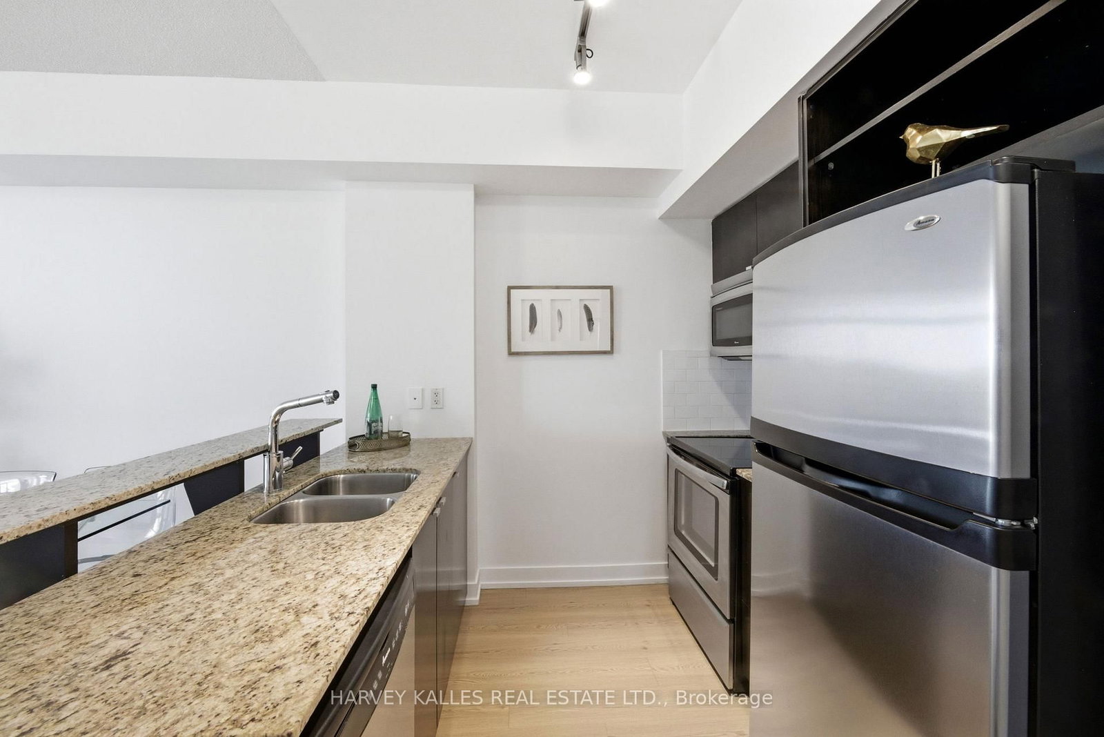 103 The Queensway • #701 • Toronto, ON photo 10