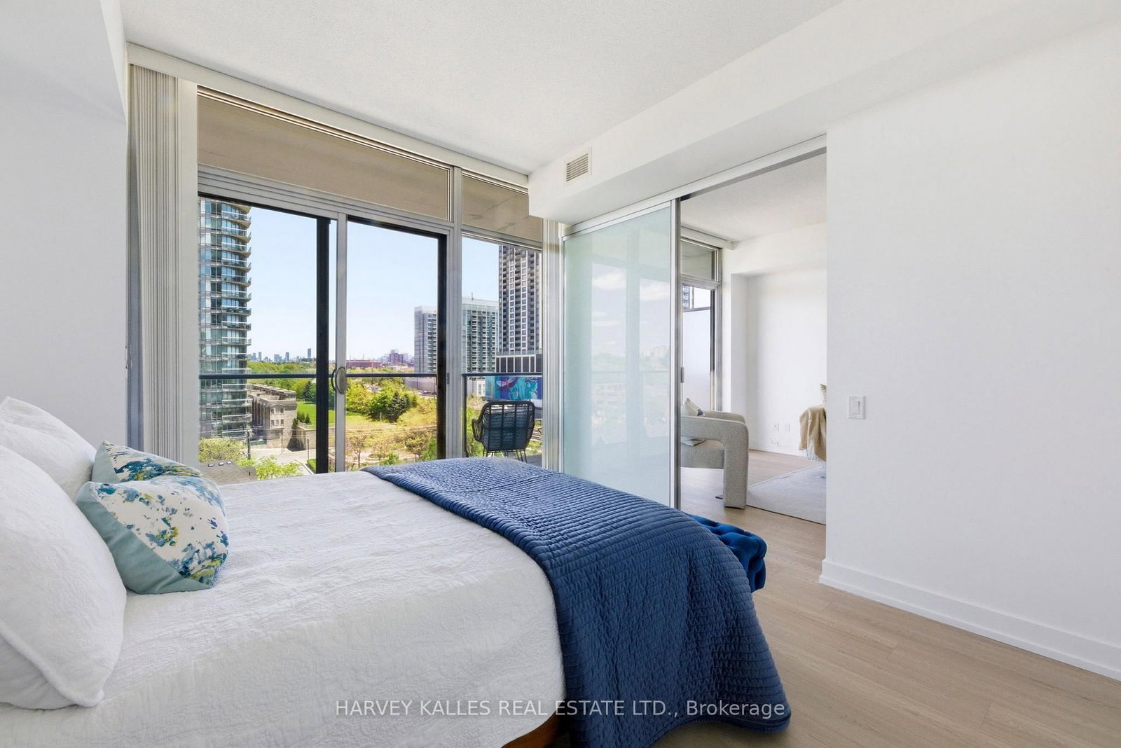 103 The Queensway • #701 • Toronto, ON photo 17