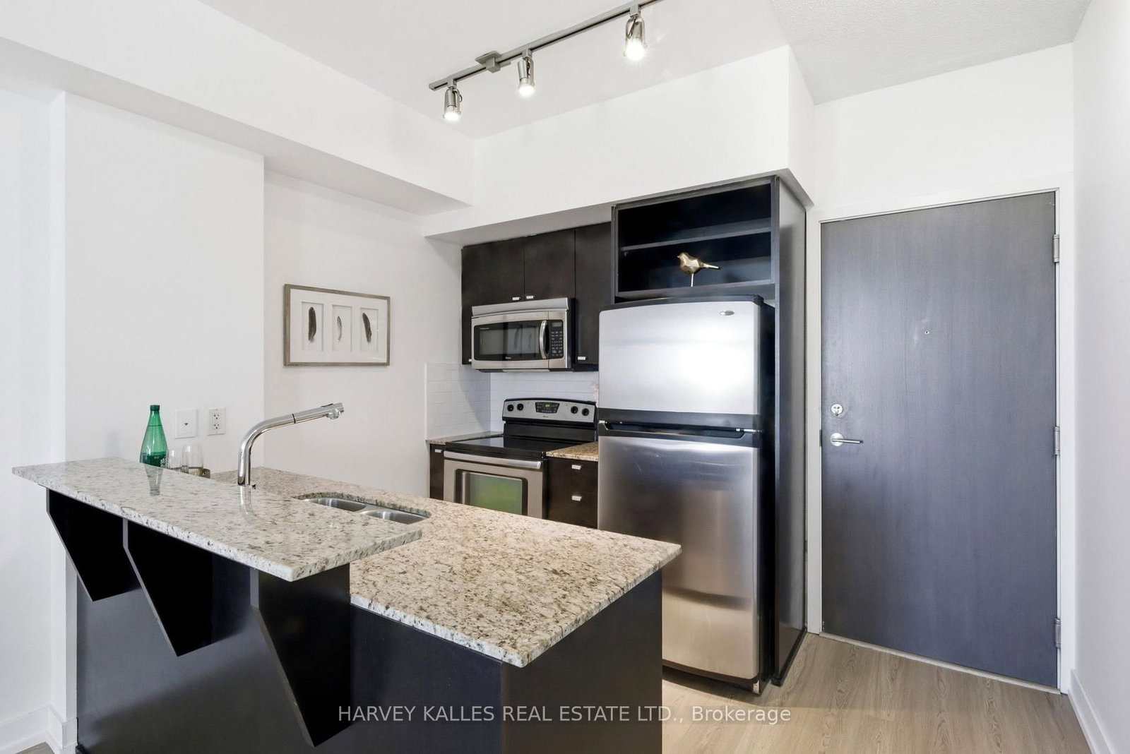 103 The Queensway • #701 • Toronto, ON photo 8