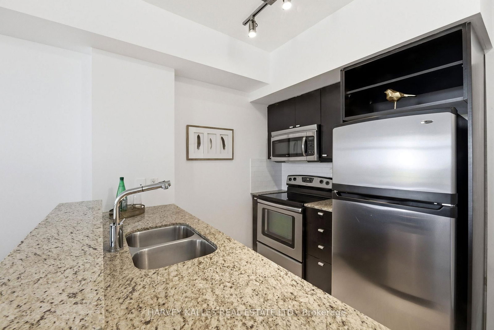 103 The Queensway • #701 • Toronto, ON photo 9
