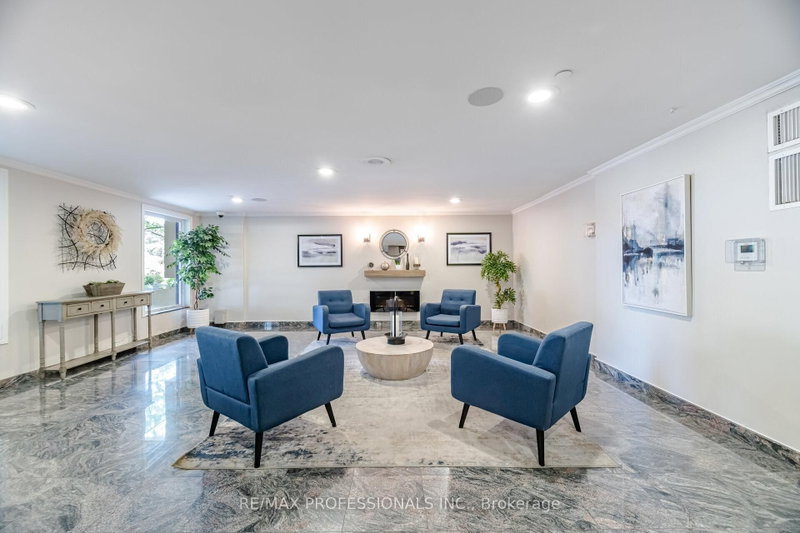 902 - 15 La Rose Avenue