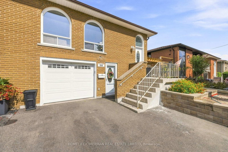 505 Appledore Crescent