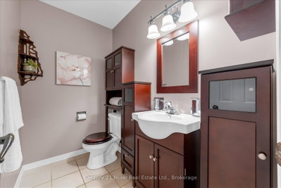 1482 Caulder Drive • Oakville, ON photo 6