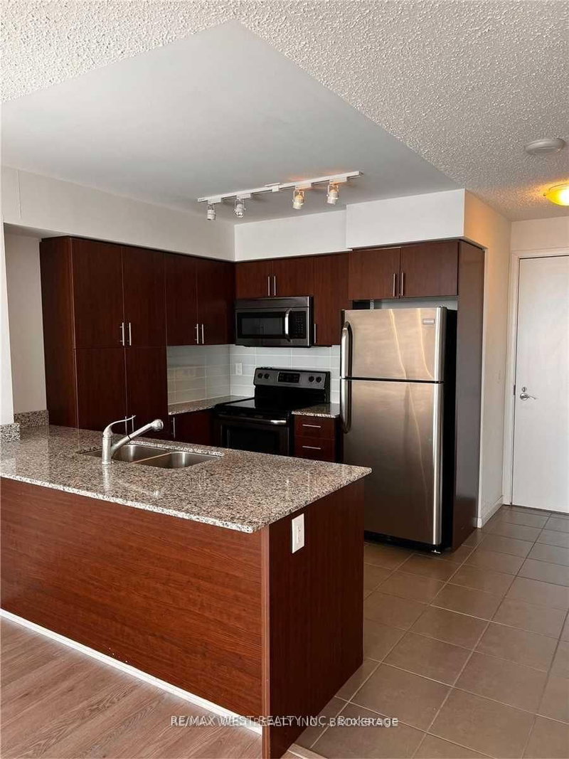 1515 - 800 Lawrence Avenue W