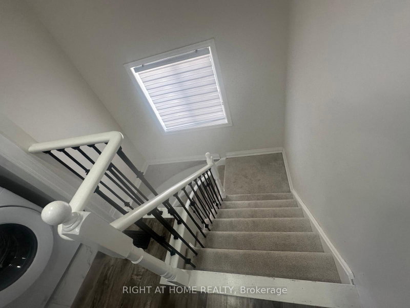 1015 Mccuaig Milton,ON L9T 6S4 — Photo 9