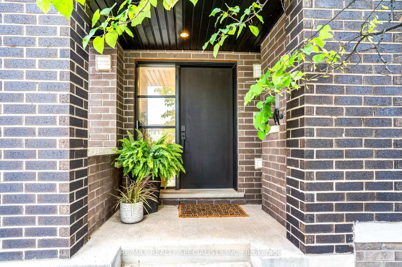 423 Rockwell Common