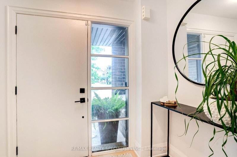 423 Rockwell Common