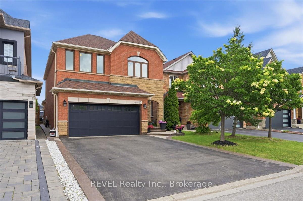 4819 Bloomburg Drive • Mississauga, ON photo 2