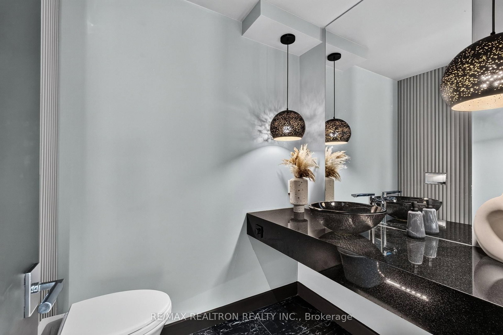8 Breezewood Drive • Toronto, ON photo 17