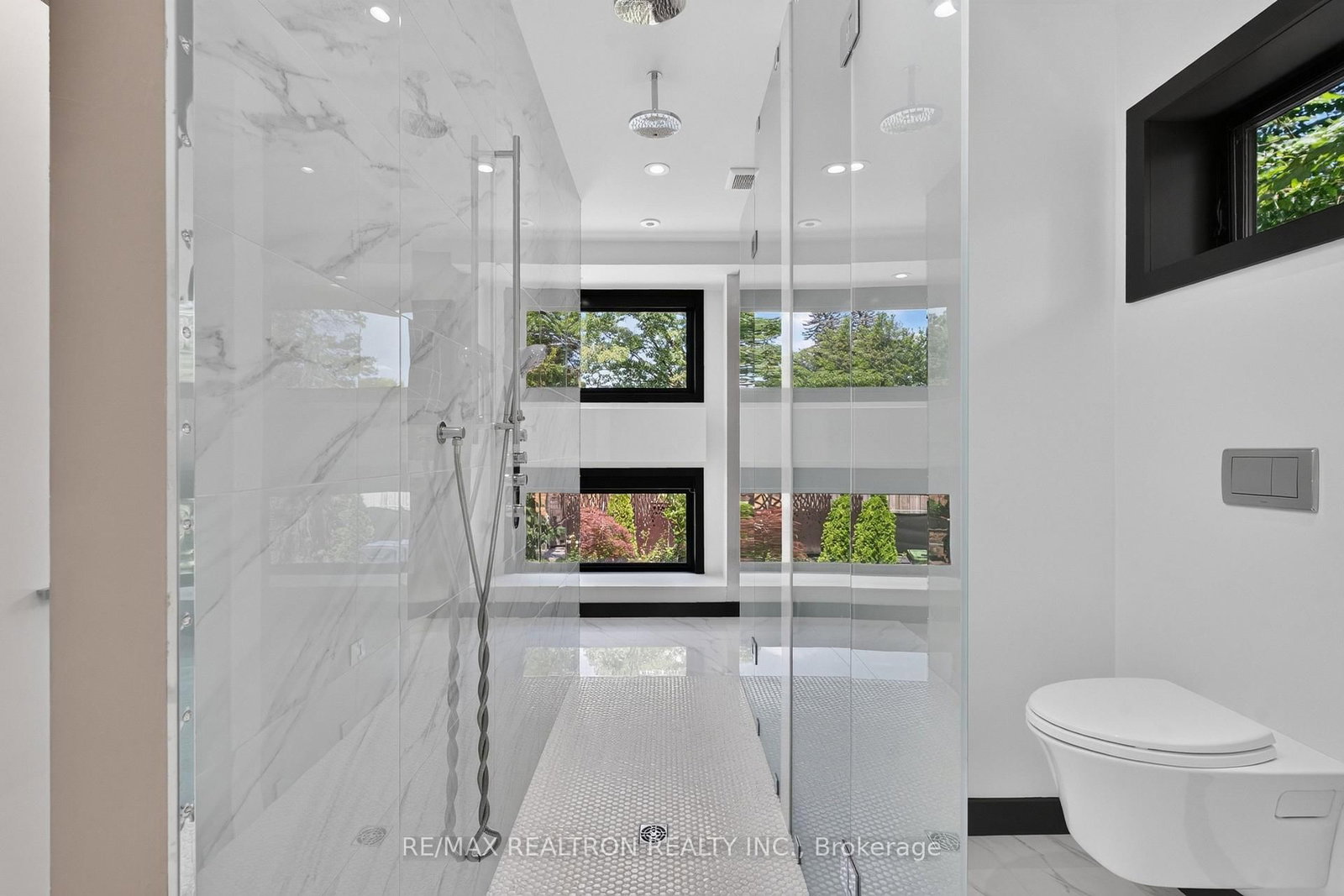 8 Breezewood Drive • Toronto, ON photo 21