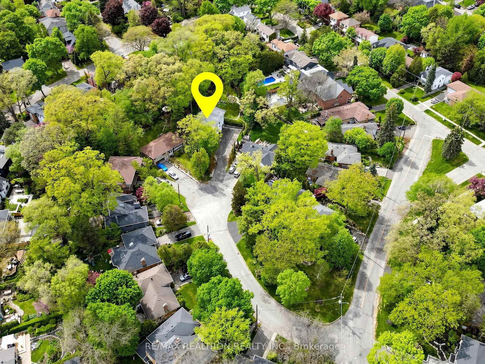 8 Breezewood Drive • Toronto, ON photo 6