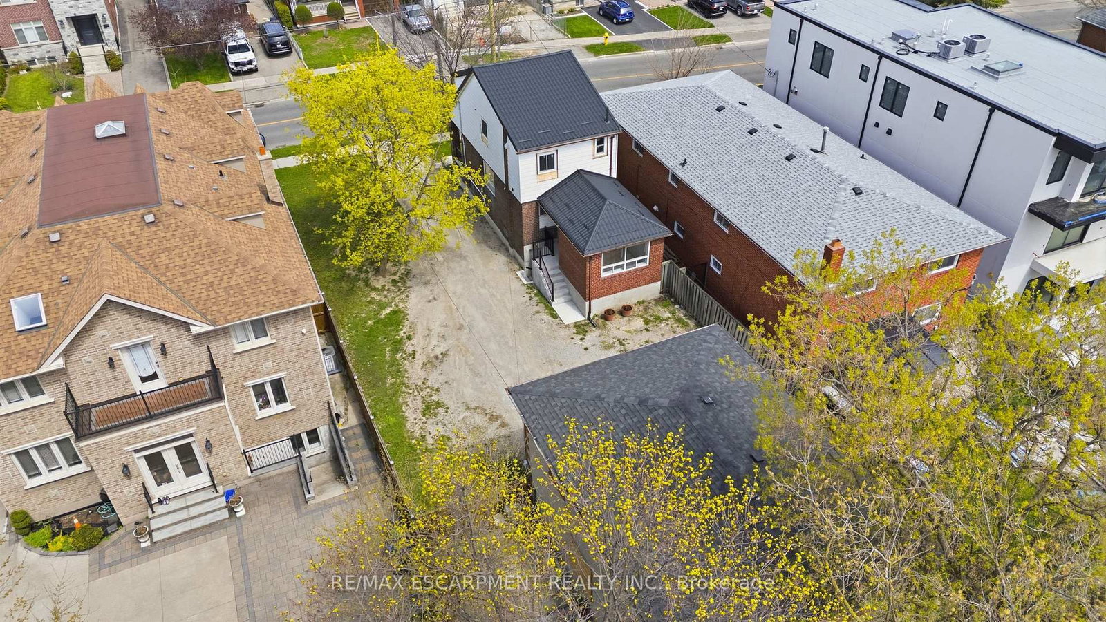 1049 Glencairn Avenue • Toronto, ON photo 5