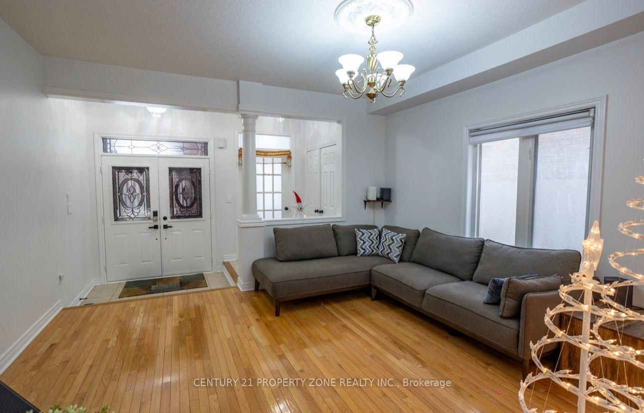 31 Game Creek Crescent • Brampton, ON photo 3