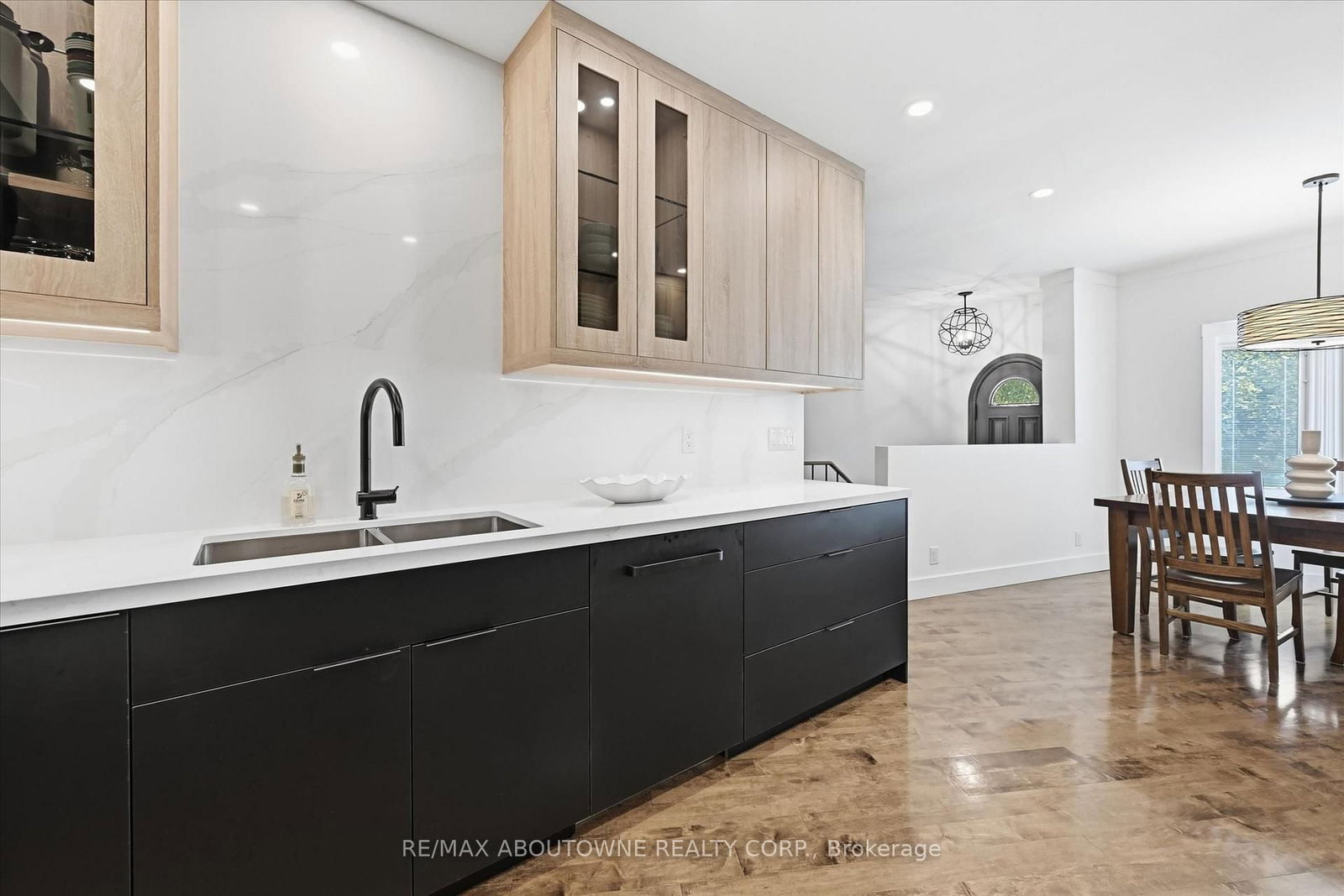 25 Southwind Terrace • Oakville, ON photo 10