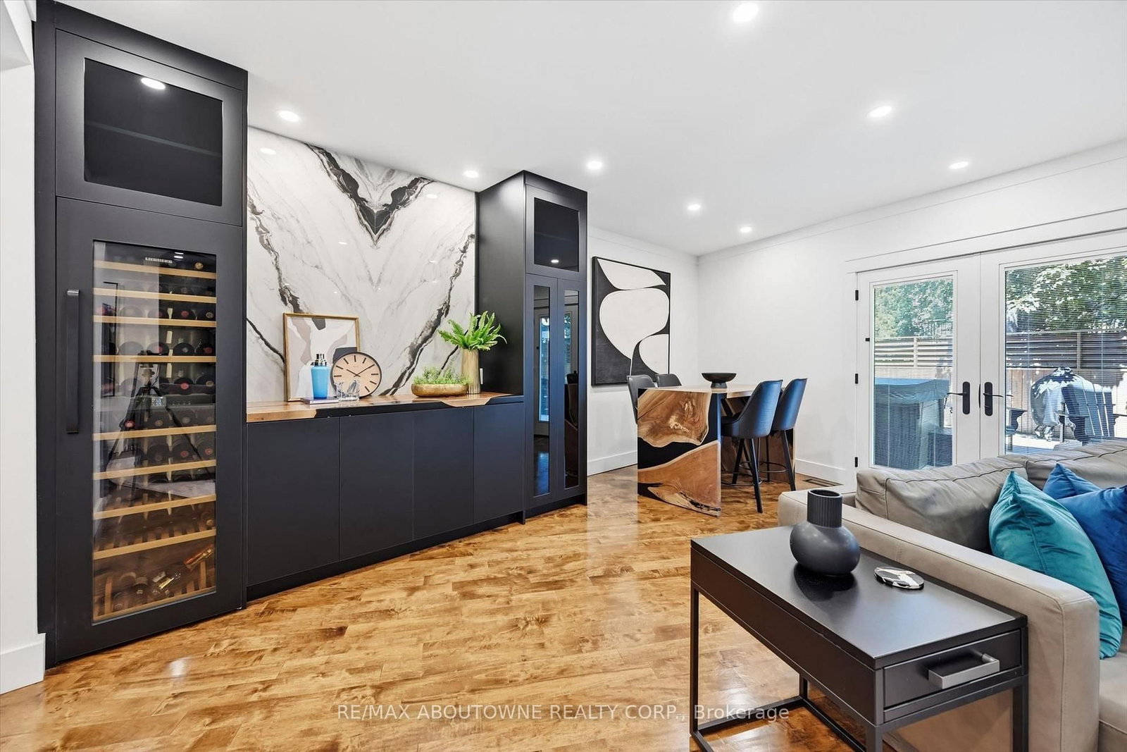 25 Southwind Terrace • Oakville, ON photo 12