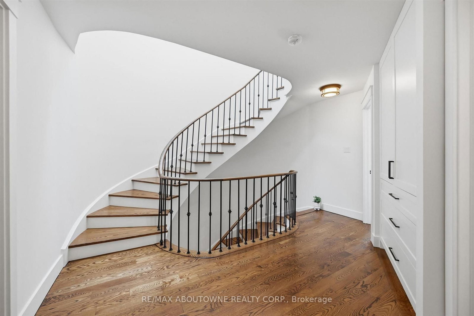 25 Southwind Terrace • Oakville, ON photo 24