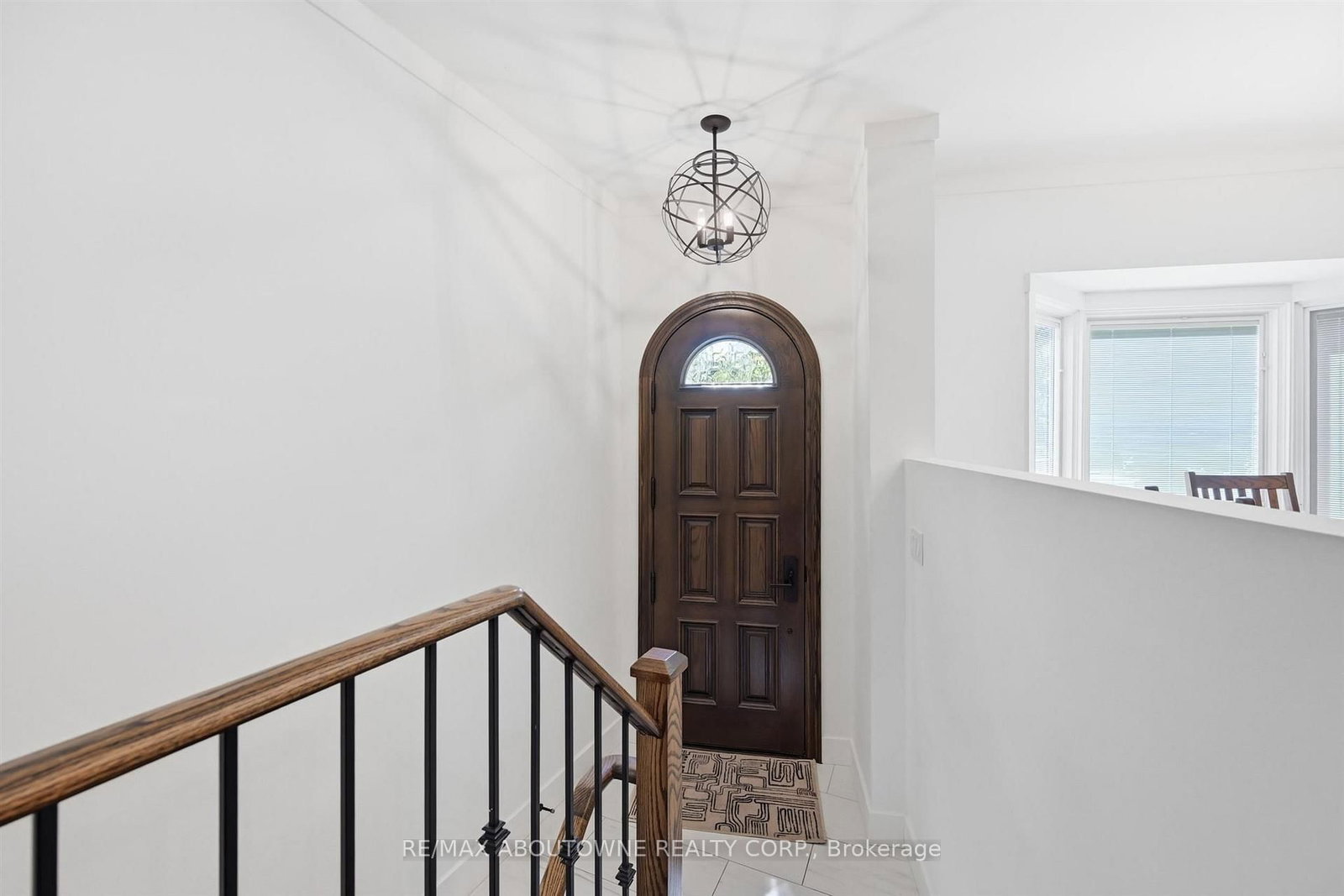 25 Southwind Terrace • Oakville, ON photo 4