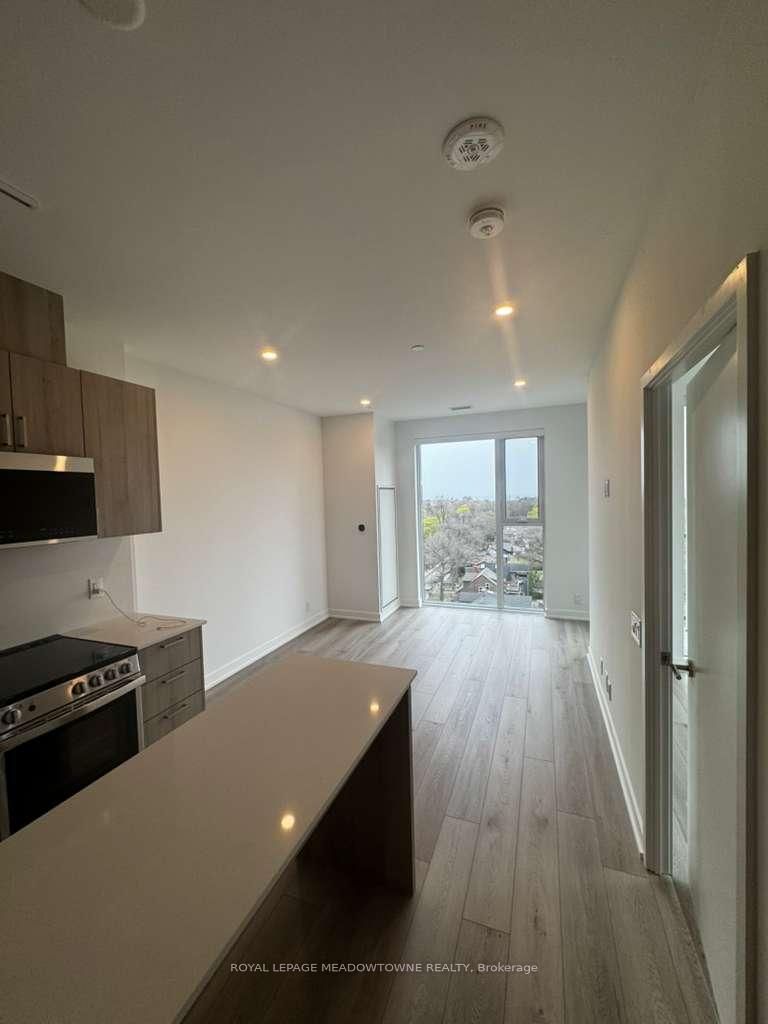 1210 - 1660 Bloor Street W