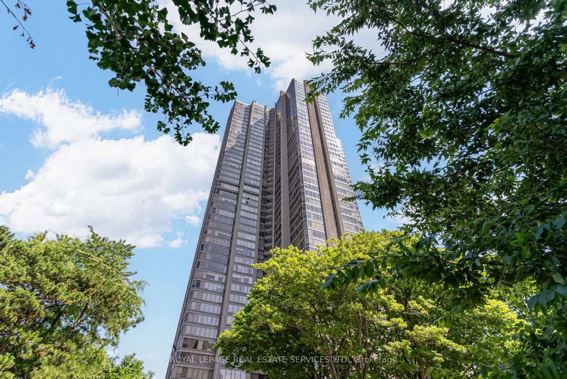 1610 - 2045 Lake Shore Boulevard W