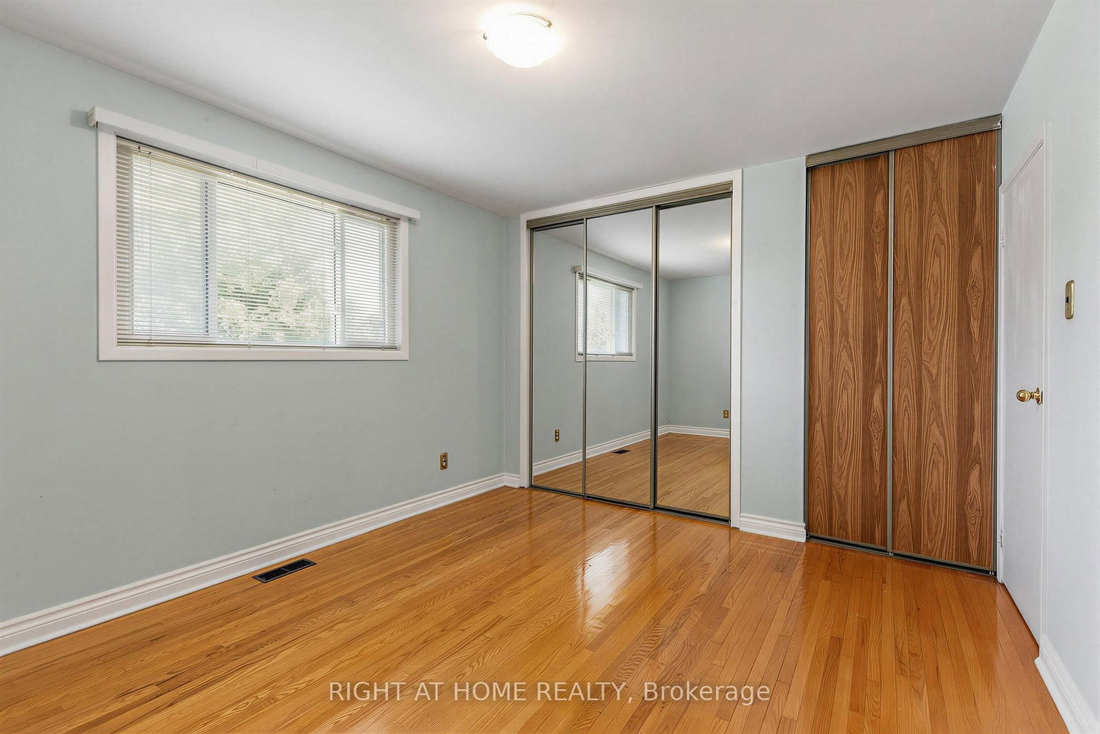 12 Candlewood Crescent • Toronto, ON photo 19