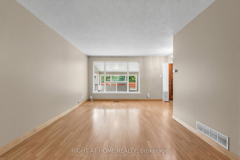 12 Candlewood Cres photo 5