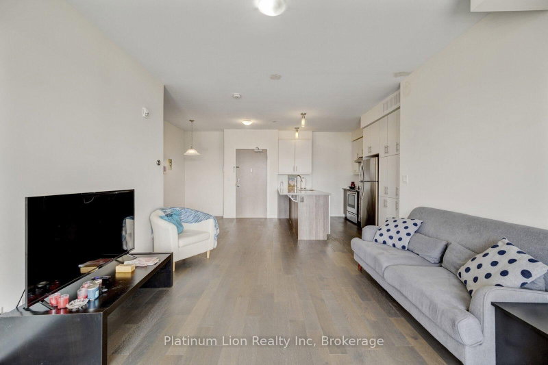 315 - 3028 Creekshore Common