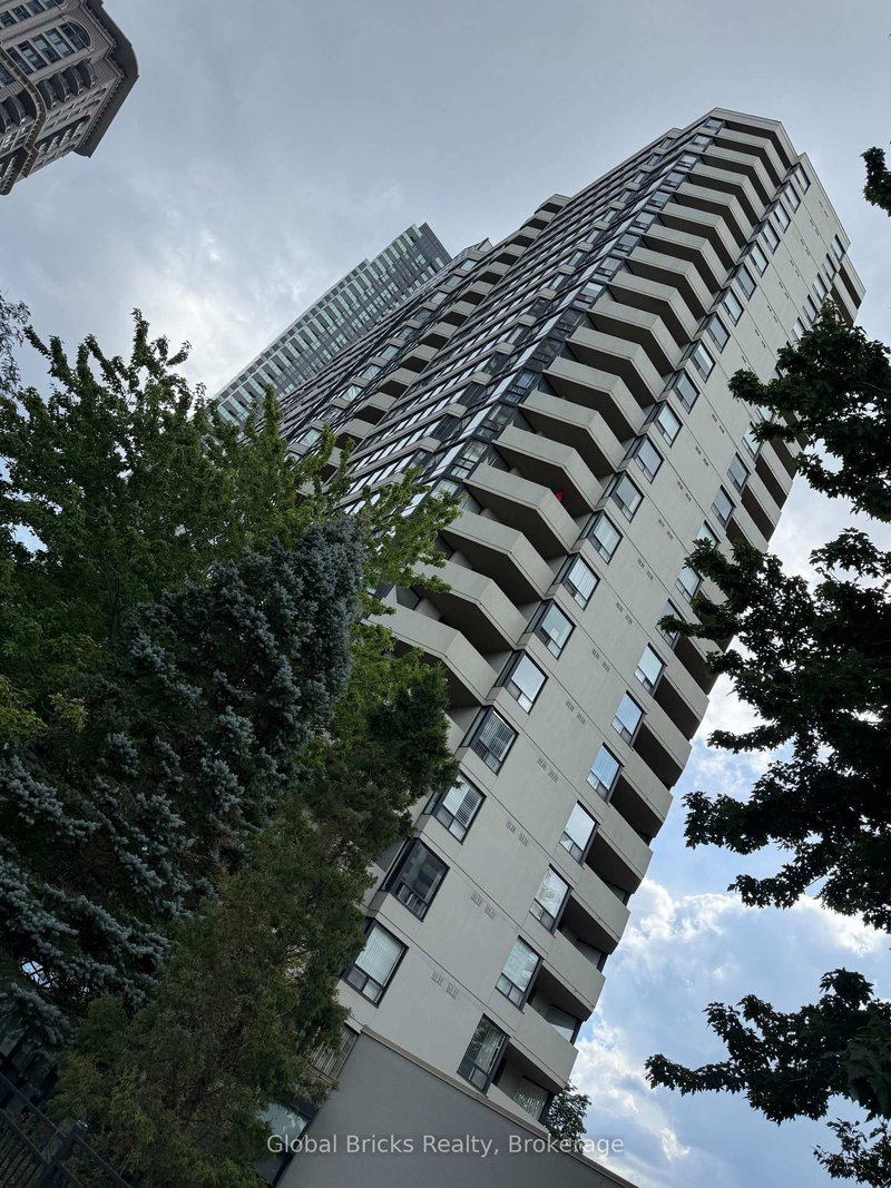707 - 350 Rathburn Road W