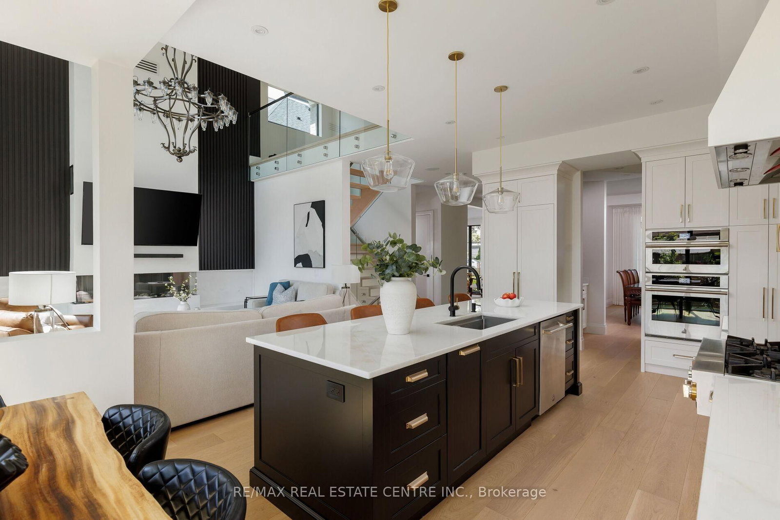 176 Weybourne Road • Oakville, ON photo 15