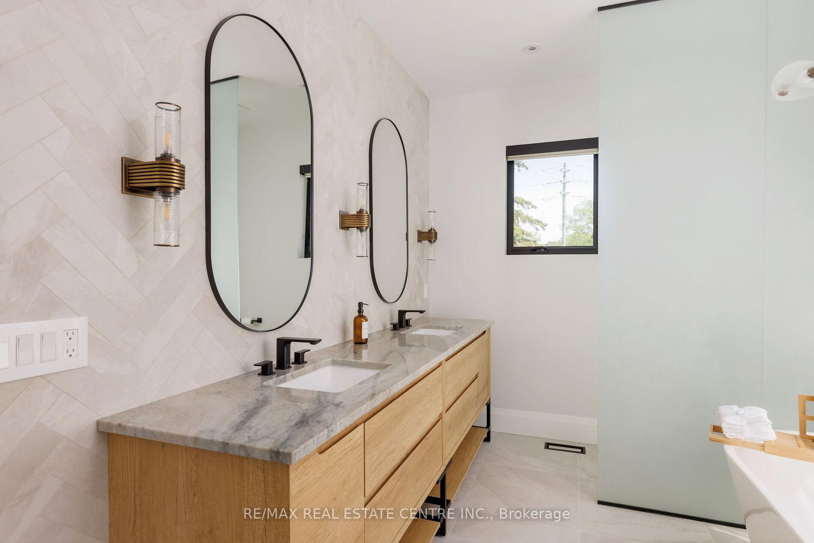 176 Weybourne Road • Oakville, ON photo 26
