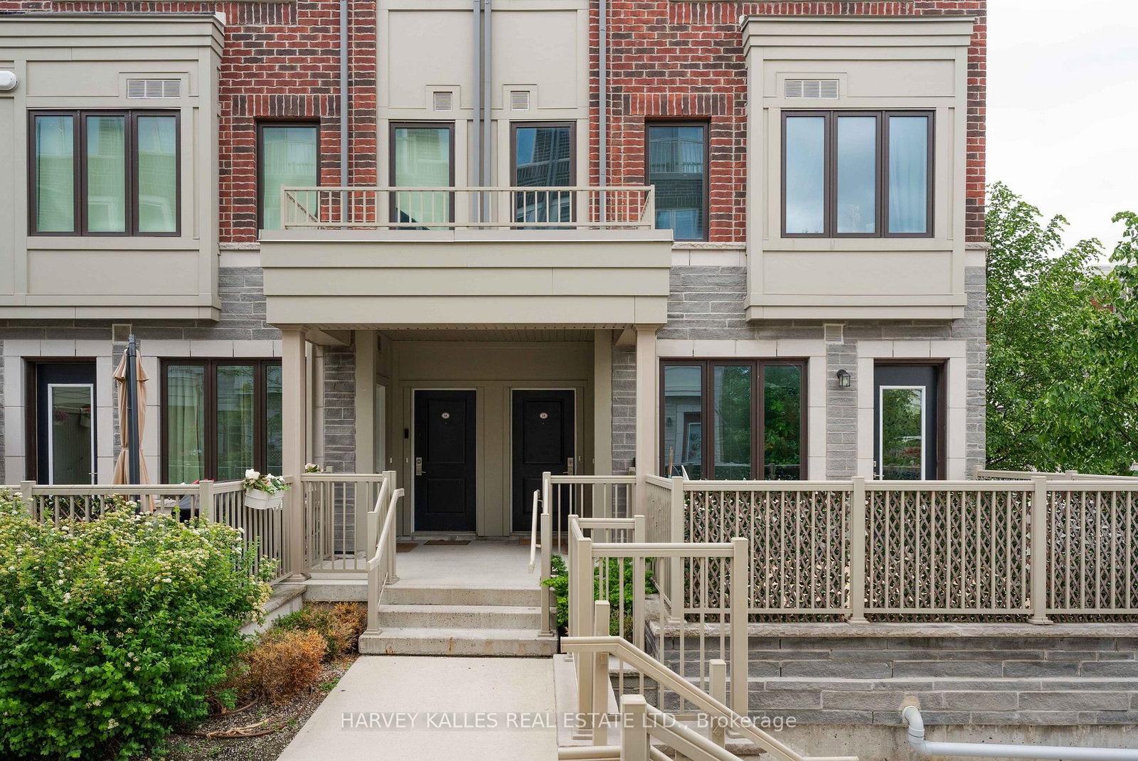 85 Eastwood Park Gardens • #35 • Toronto, ON photo 4