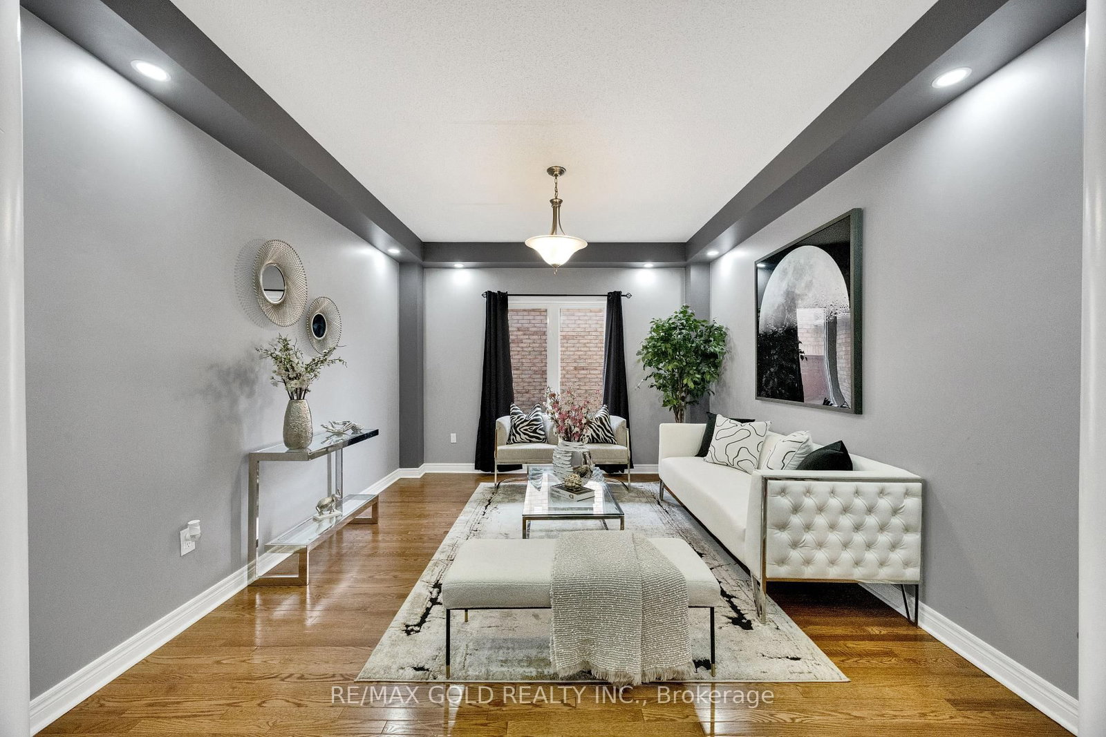 26 Mount Royal Circle • Brampton, ON photo 10