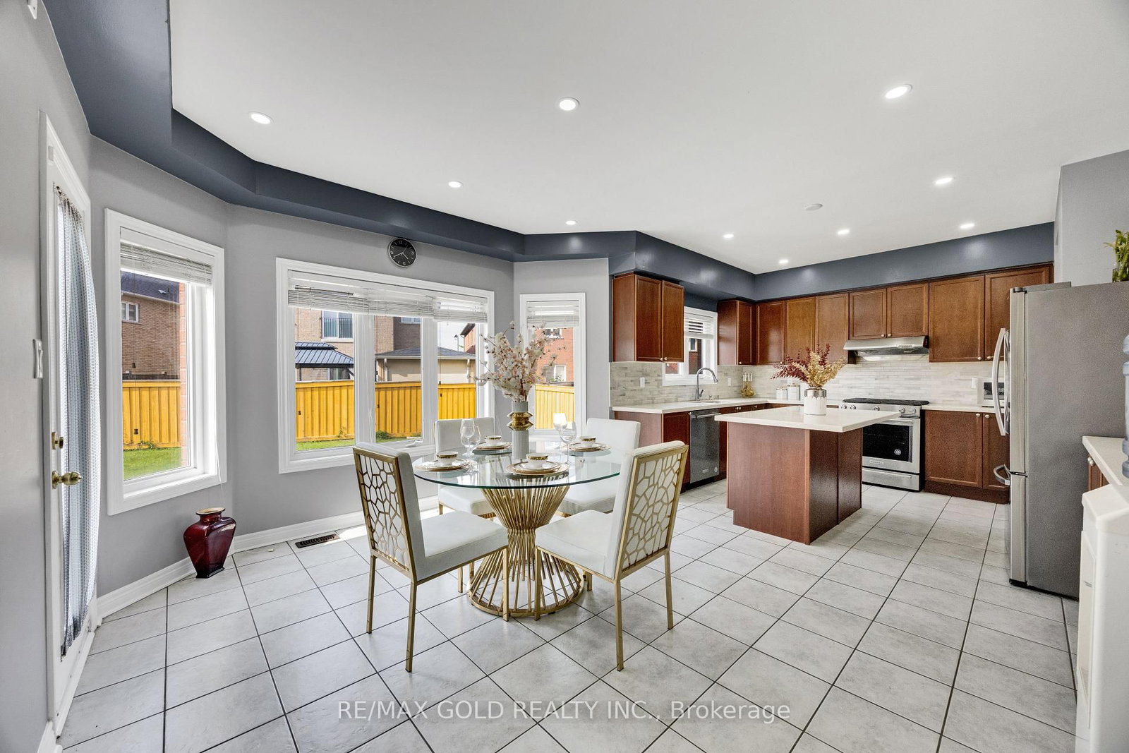 26 Mount Royal Circle • Brampton, ON photo 14
