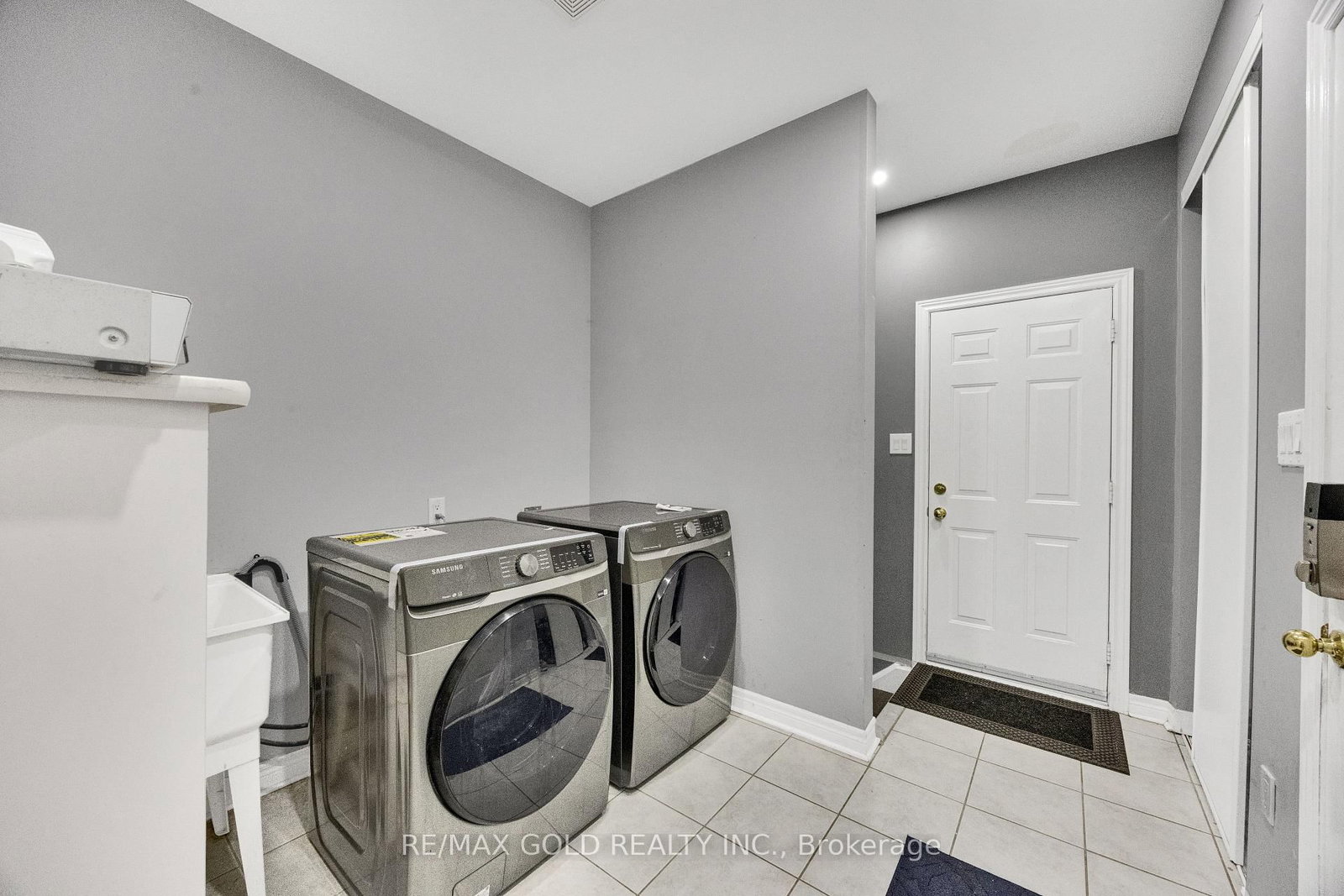26 Mount Royal Circle • Brampton, ON photo 35