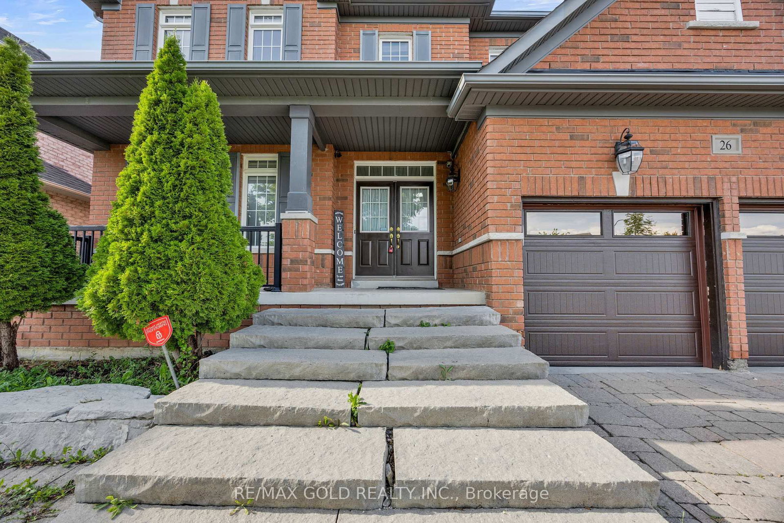 26 Mount Royal Circle • Brampton, ON photo 4