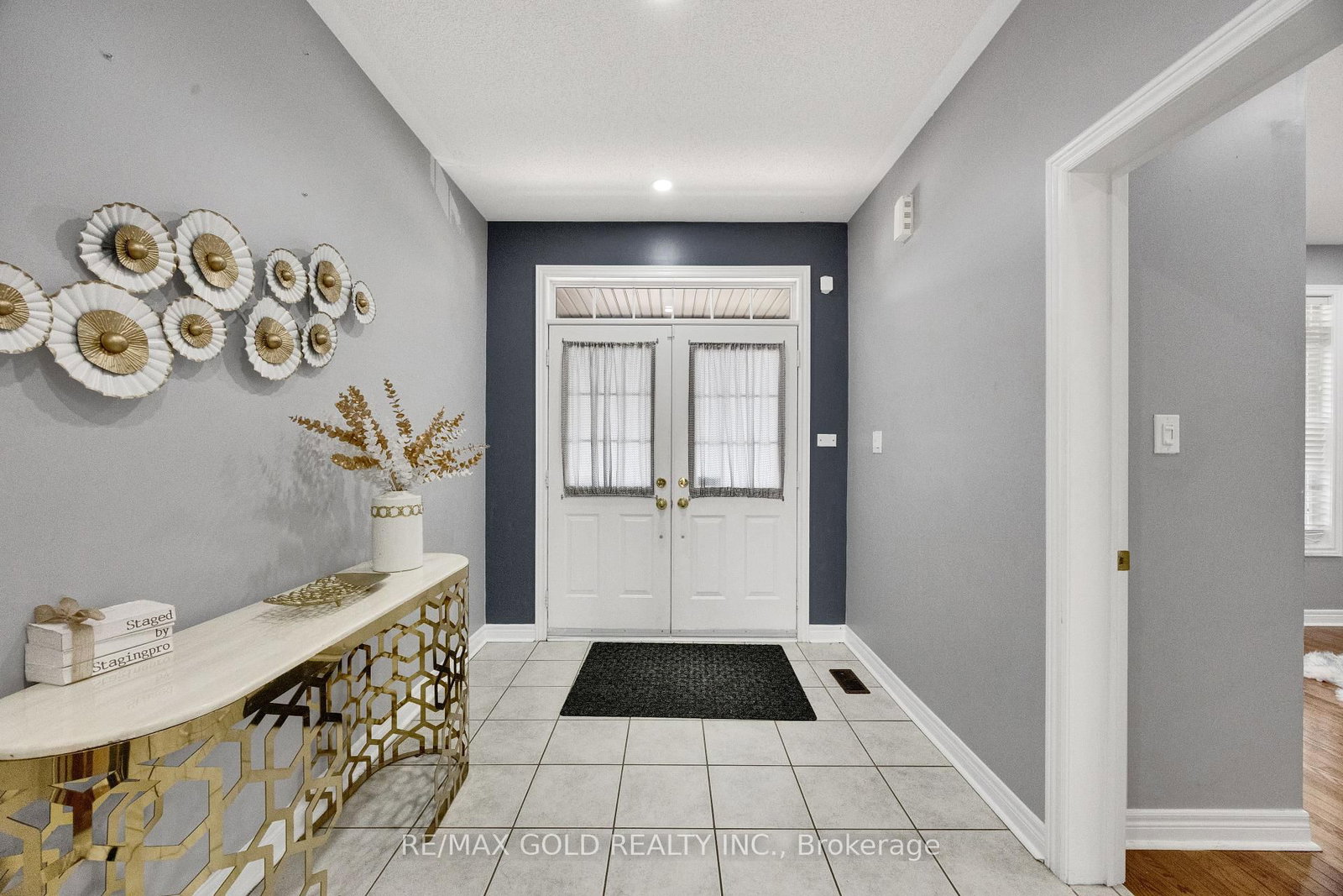 26 Mount Royal Circle • Brampton, ON photo 5