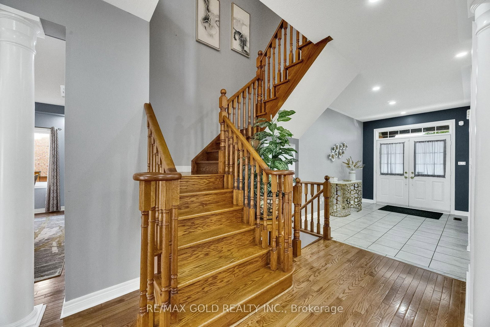 26 Mount Royal Circle • Brampton, ON photo 6