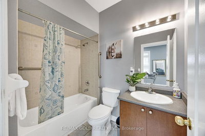 26 Mount Royal Circle • Brampton, ON photo 8