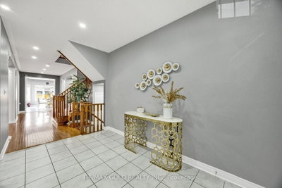 26 Mount Royal Circle • Brampton, ON photo 9