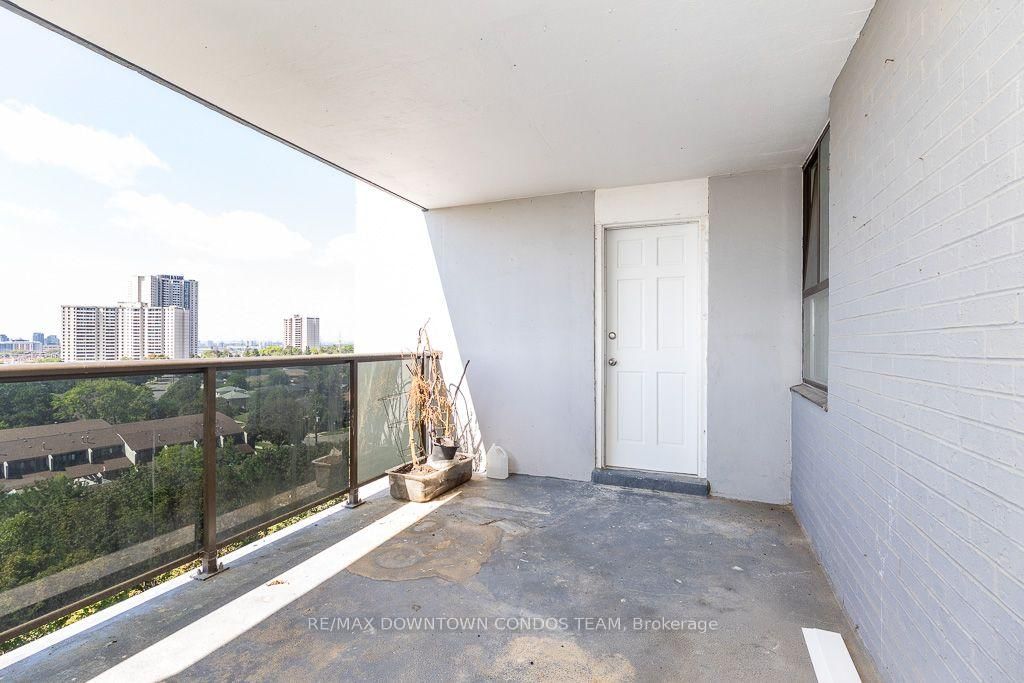 10 Tobermory Drive • #1004 • Toronto, ON photo 16