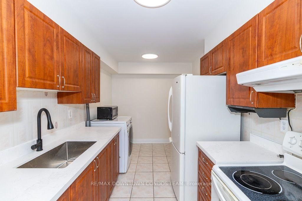 10 Tobermory Drive • #1004 • Toronto, ON photo 9
