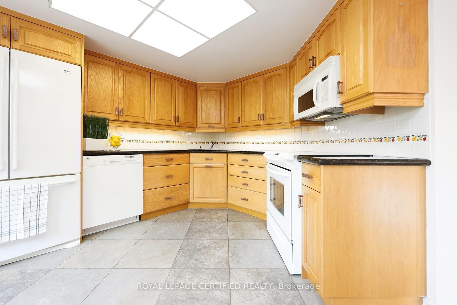 20 Cherrytree Drive • #312 • Brampton, ON photo 18