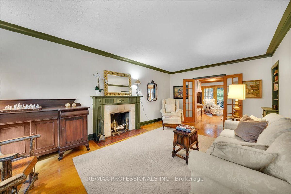 65 Dunedin Drive • Toronto, ON photo 10