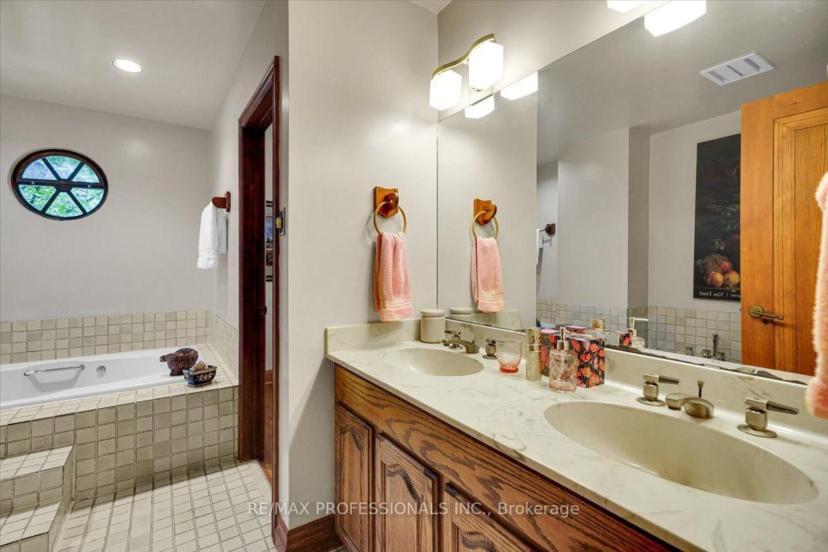 65 Dunedin Drive • Toronto, ON photo 27