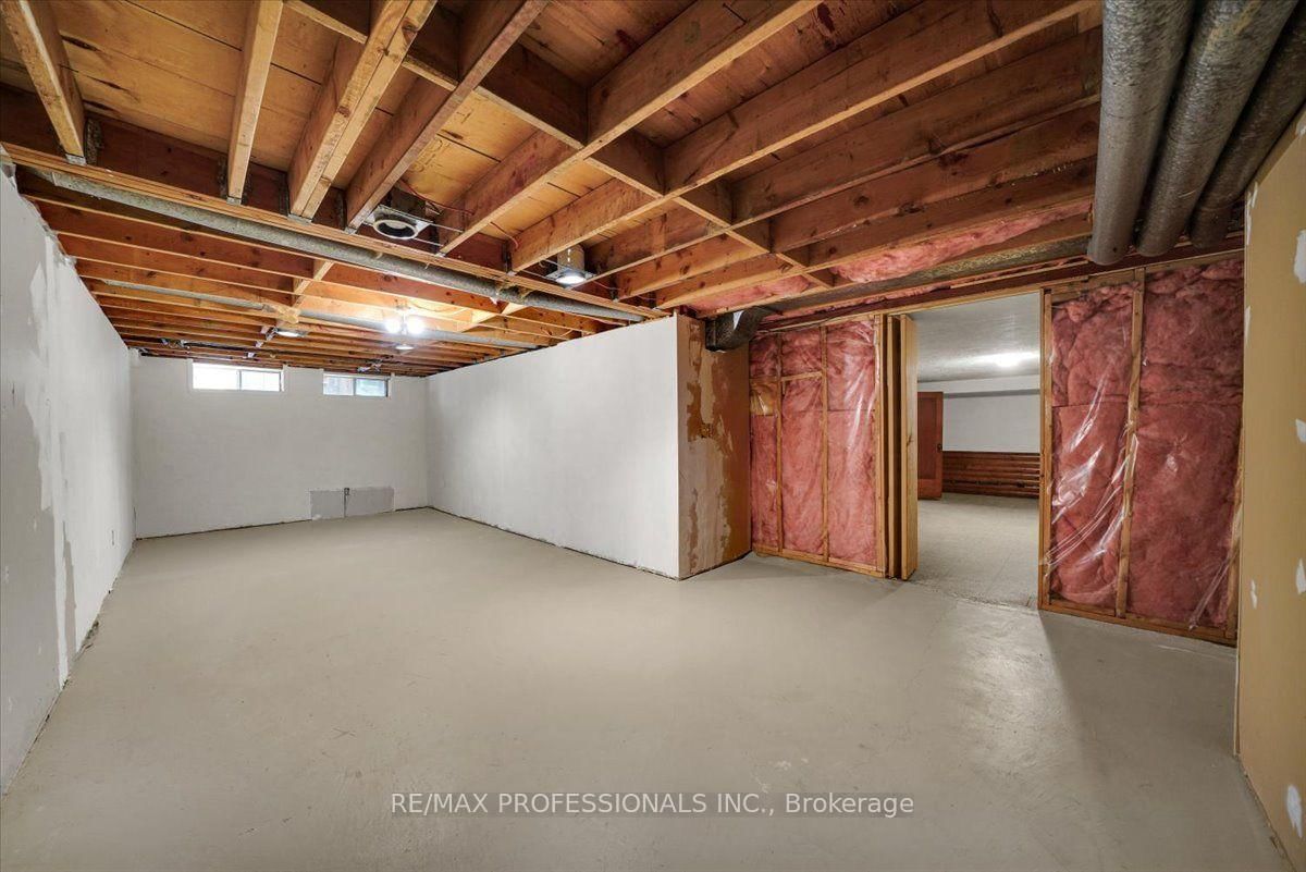 65 Dunedin Drive • Toronto, ON photo 37