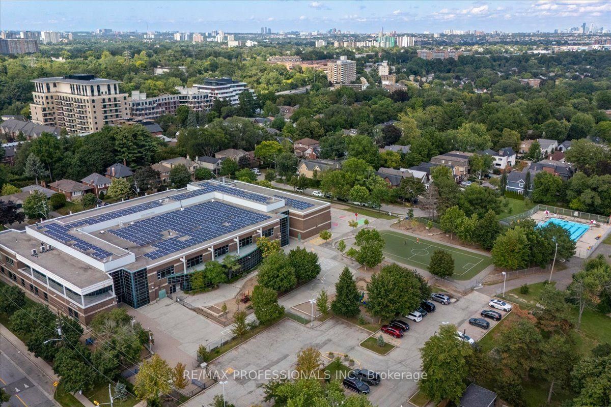 65 Dunedin Drive • Toronto, ON photo 48