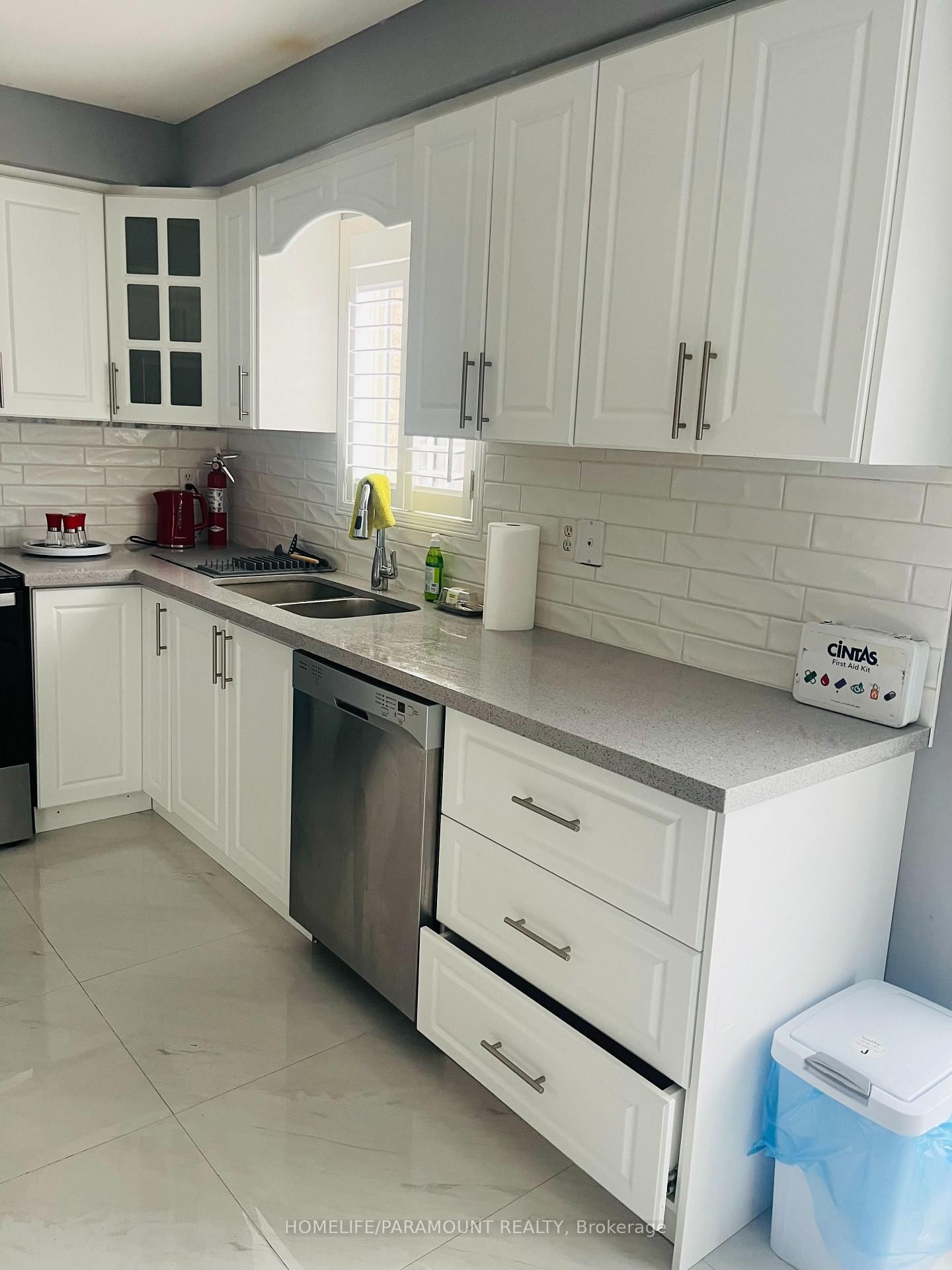 27 Lonestar Crescent • Brampton, ON photo 8