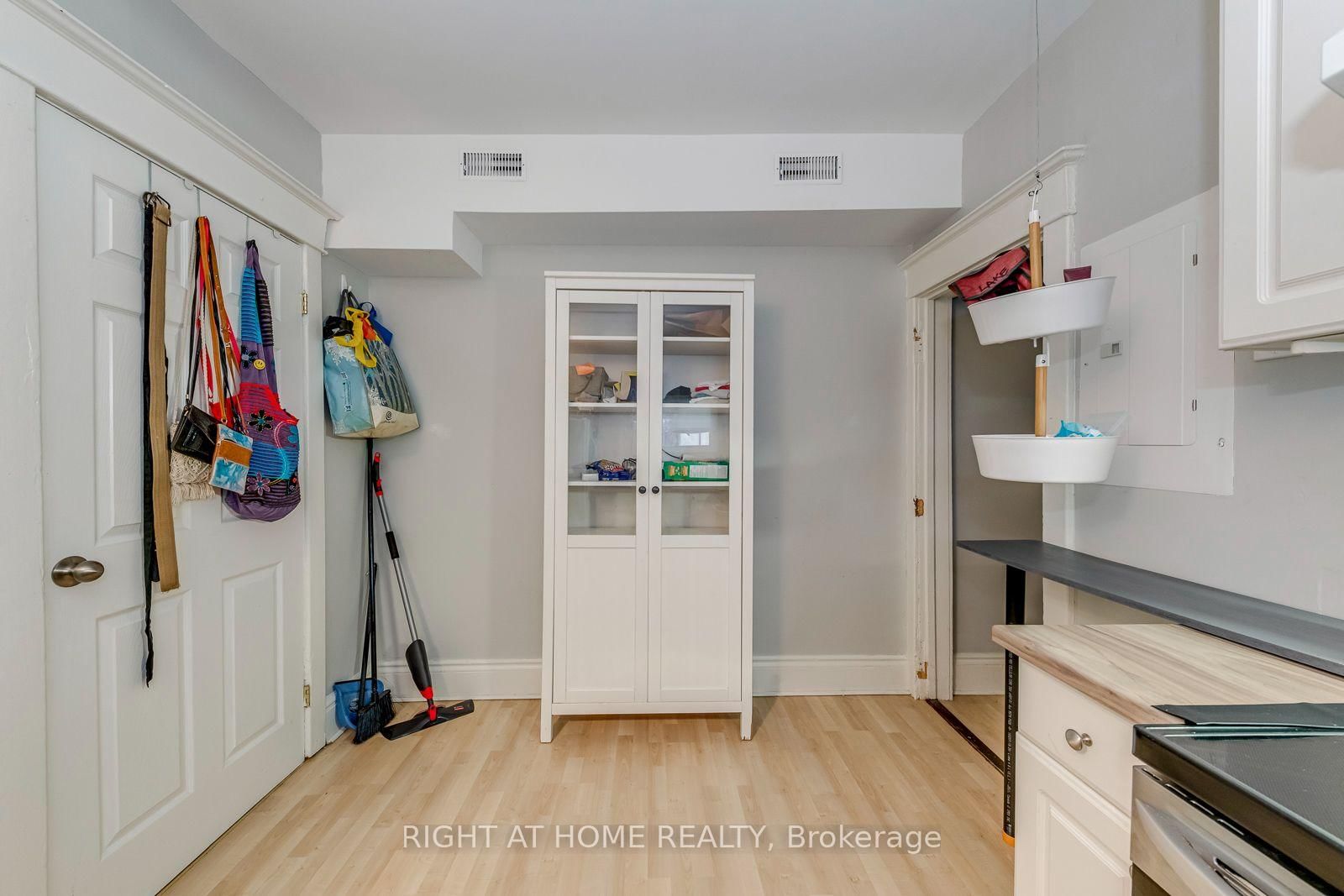 A-3146 Dundas St St, Toronto, view 21