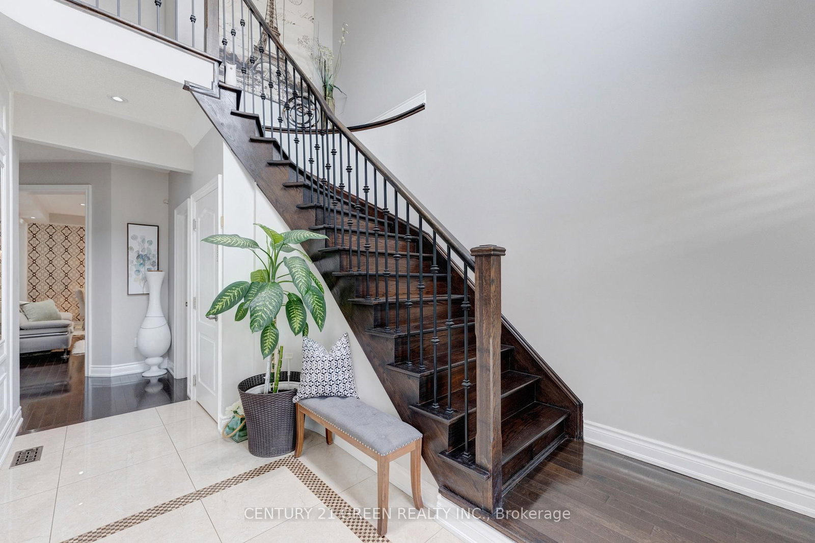 3 Lisson Crescent • Brampton, ON photo 5